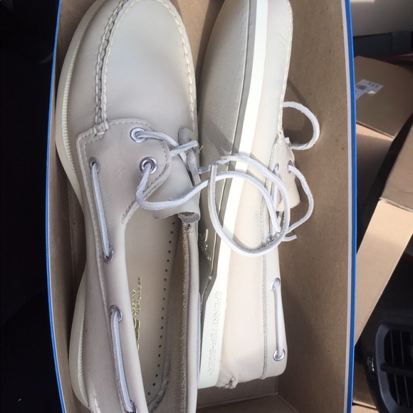 New cream leather sperrys - Picture 2 of 6